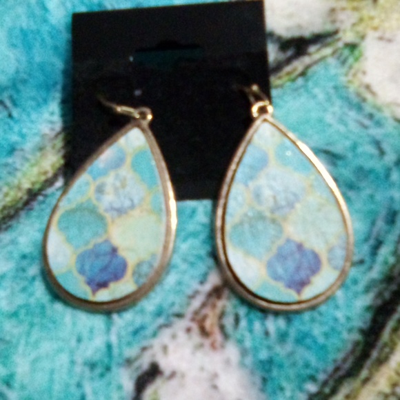 Teal wooden teardrop earrings - Picture 4 of 4